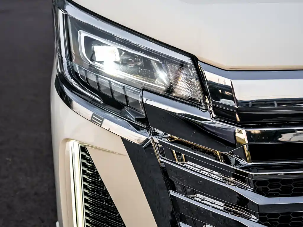 Toyota Hiace — фото 5