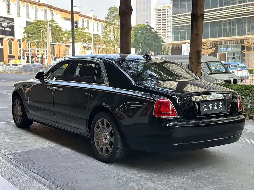 Rolls-Royce Ghost 2019 — фото 15