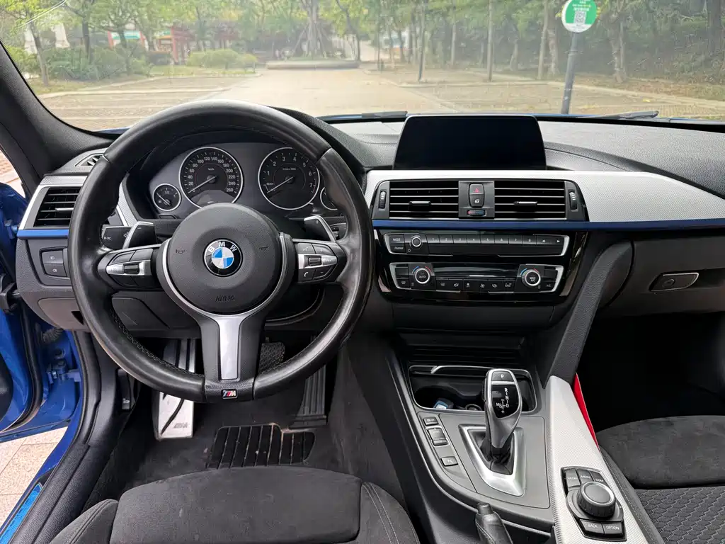 BMW 3 Series 2018 — фото 9