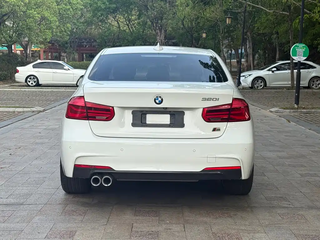 BMW 3 Series 2018 — фото 13