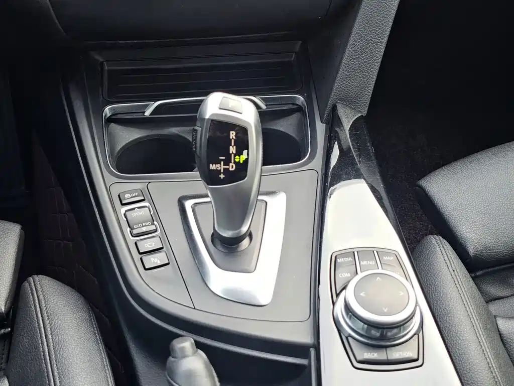 BMW 3 Series GT 2018 — фото 11