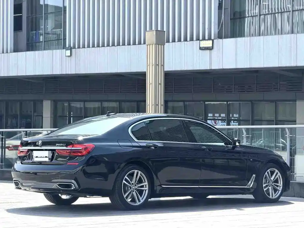 BMW 7 Series 2017 — фото 3