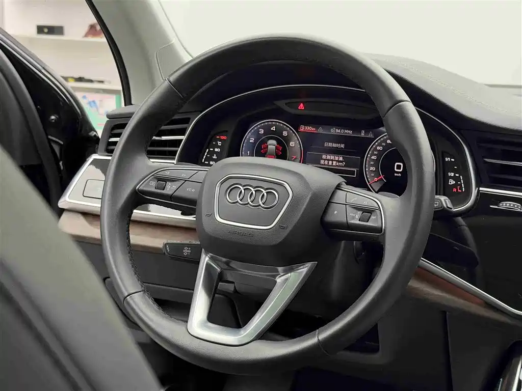 Audi Q7 2023 — фото 12