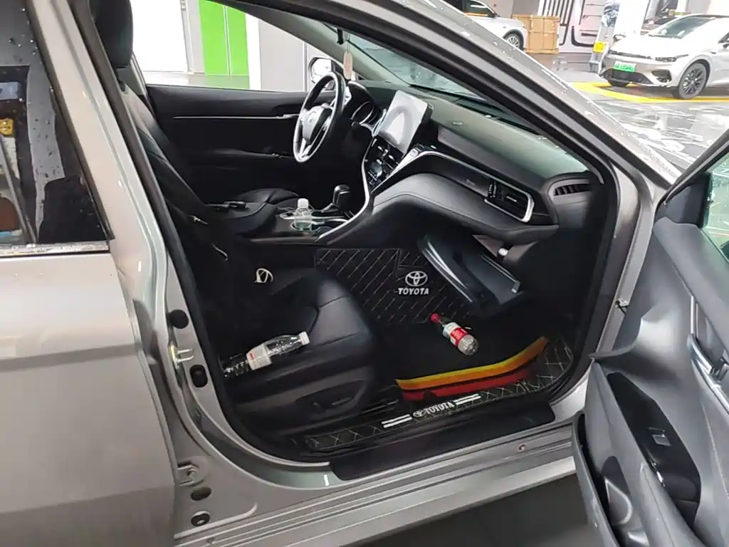 Toyota Camry 2023 — фото 11