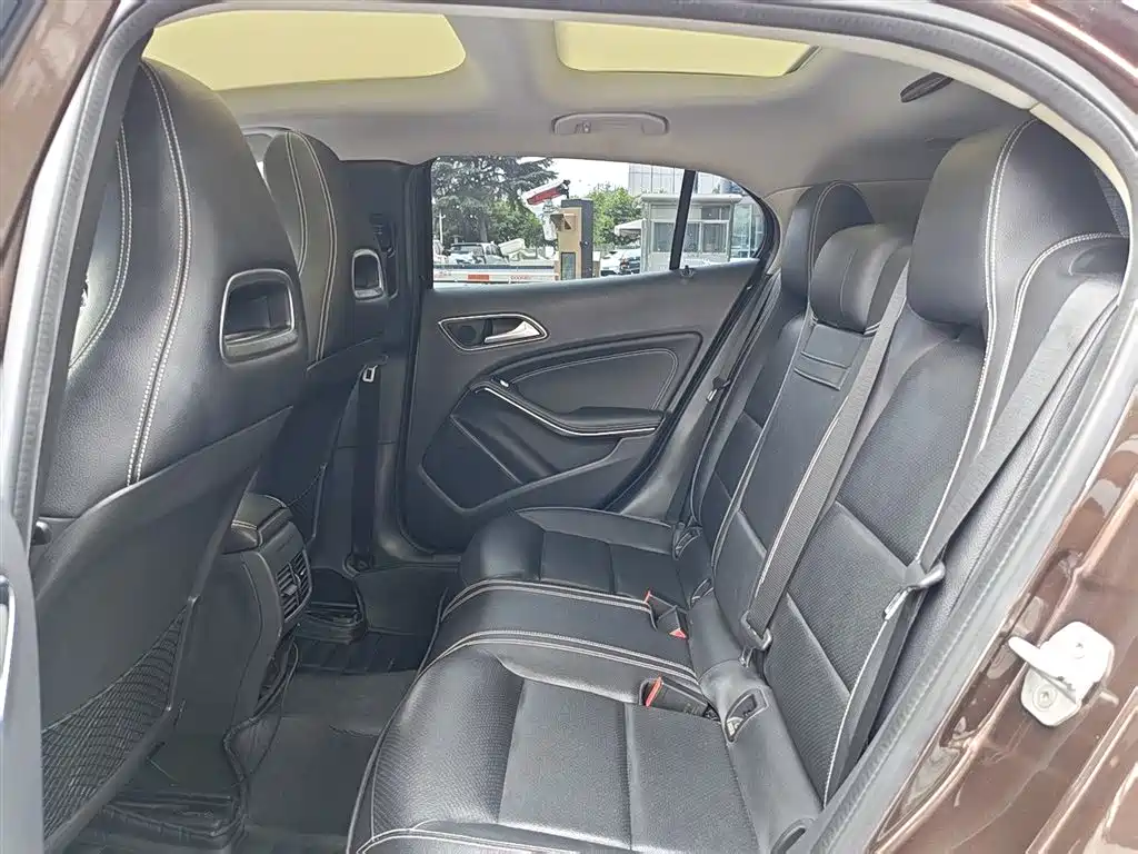 Mercedes-Benz GLA 2015 — фото 11