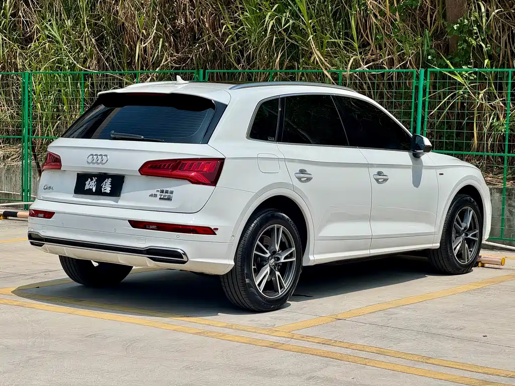 Audi Q5L 2020 — фото 12