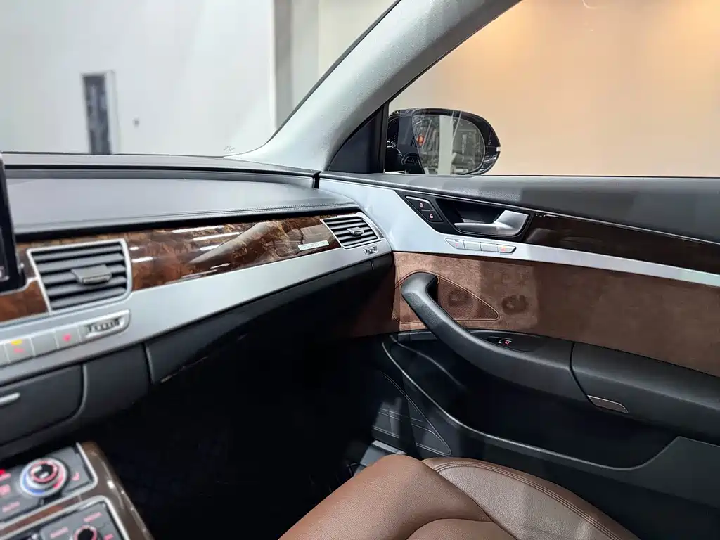 Audi A8 2017 — фото 15