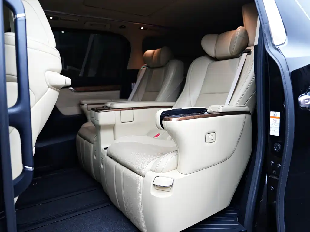 Toyota Alphard 2017 — фото 24