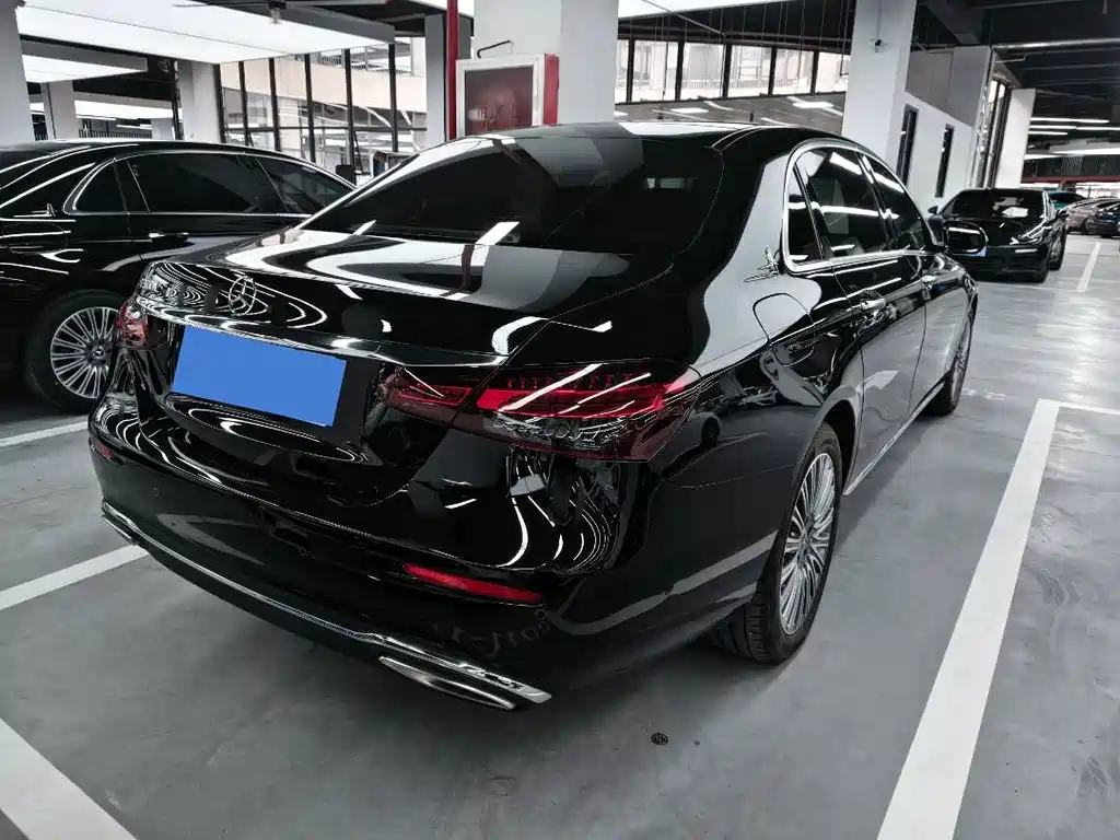 Mercedes-Benz E-Class 2023 — фото 15