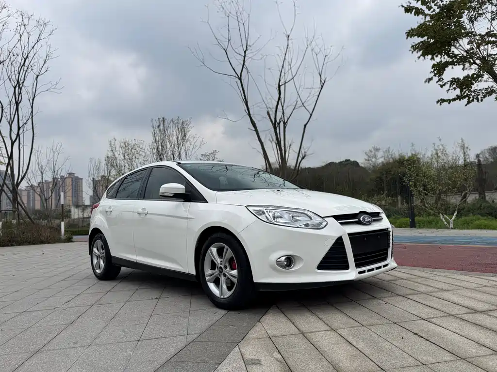 Ford Focus 2014 — фото 3