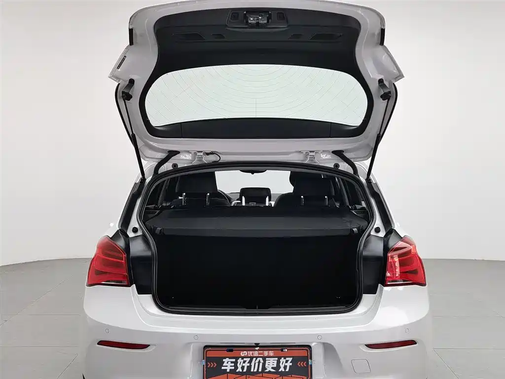 BMW 1 Series 2019 — фото 16