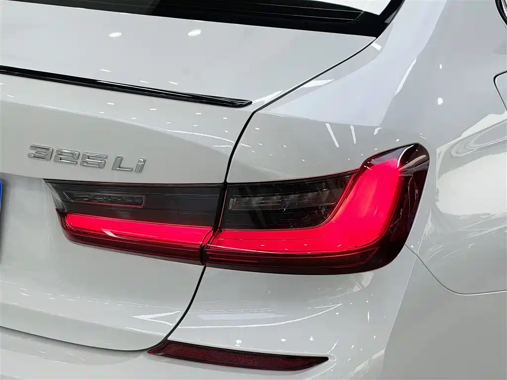 BMW 3 Series 2022 — фото 16
