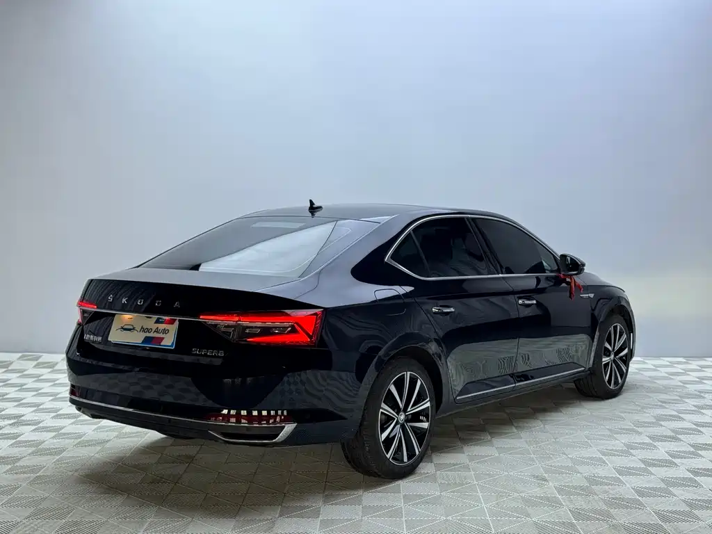 Skoda Superb 2023 — фото 6