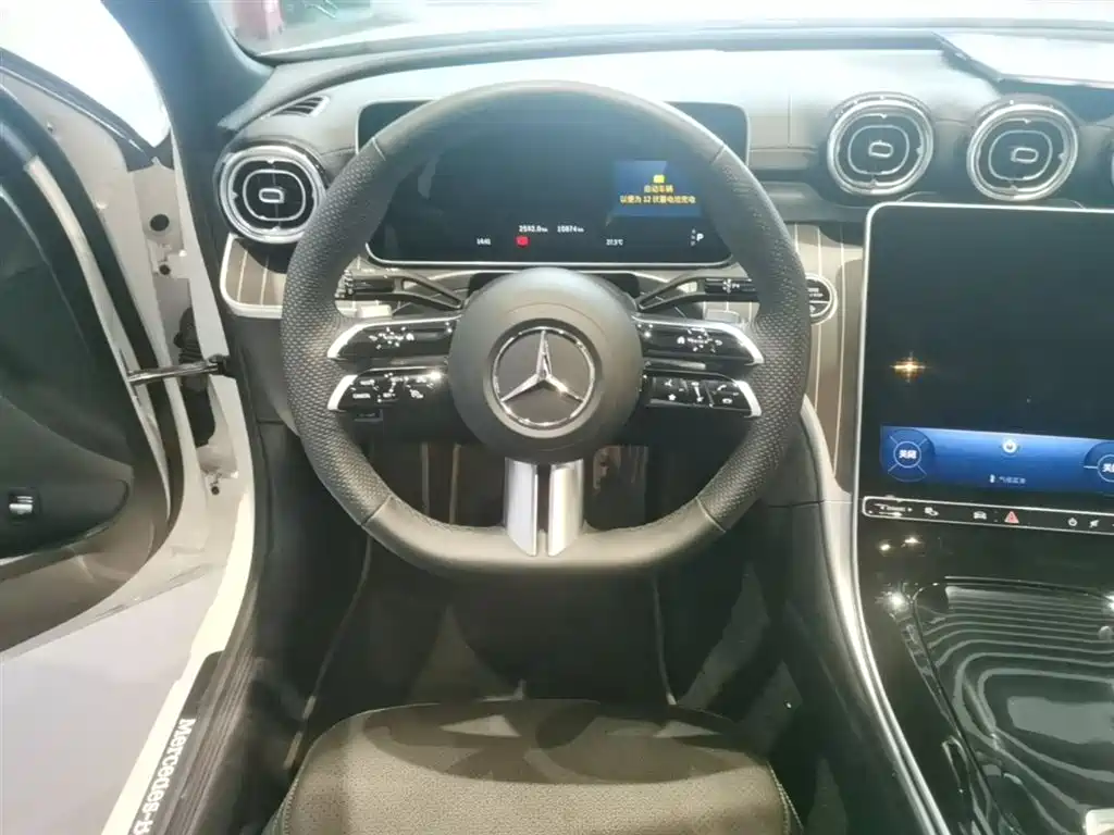 Mercedes-Benz C-Class 2024 — фото 17