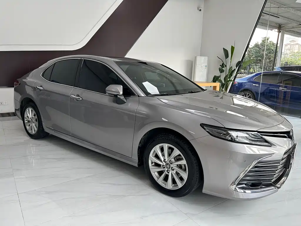 Toyota Camry 2022 — фото 11