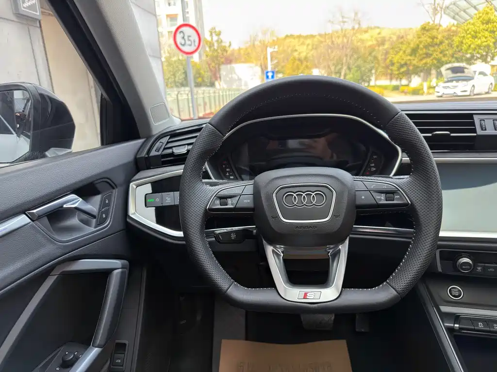 Audi Q3 Sportback 2022 — фото 20