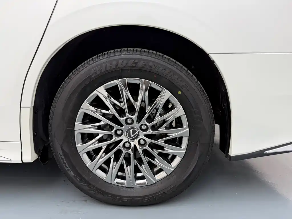 Lexus LM 2022 — фото 10