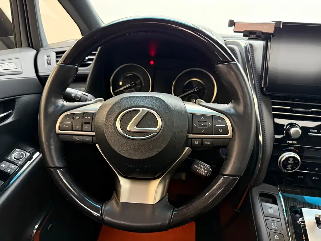 Lexus LM 2022 — фото 18