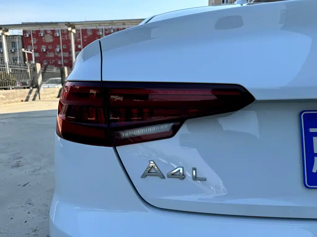 Audi A4L 2017 — фото 10