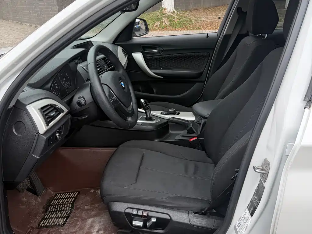 BMW 1 Series 2016 — фото 11