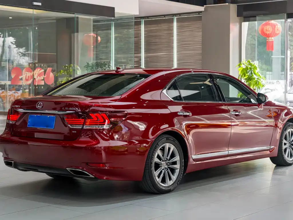 Lexus LS 2015 — фото 28