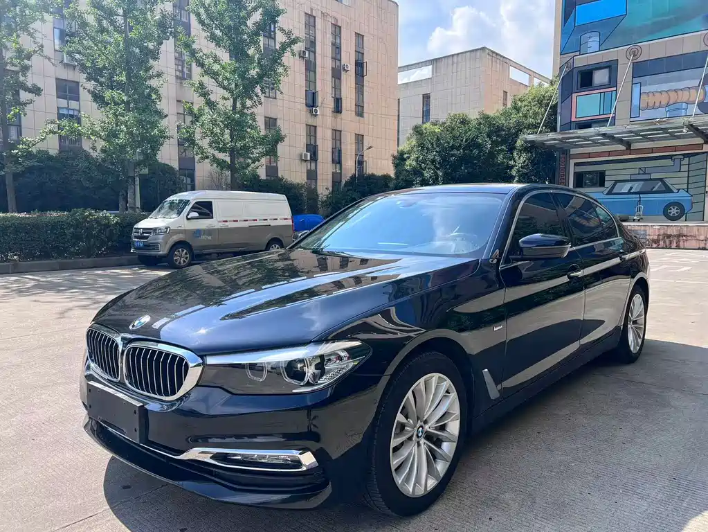 BMW 5 Series 2018 — фото 1