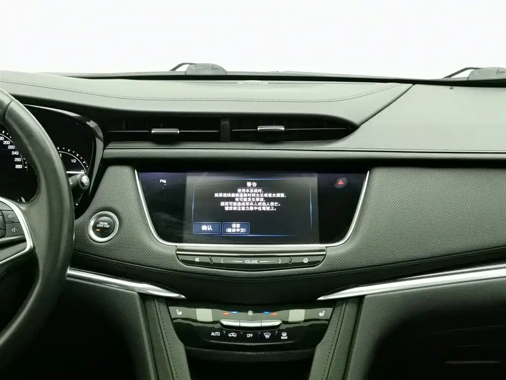 Cadillac XT5 2017 — фото 12