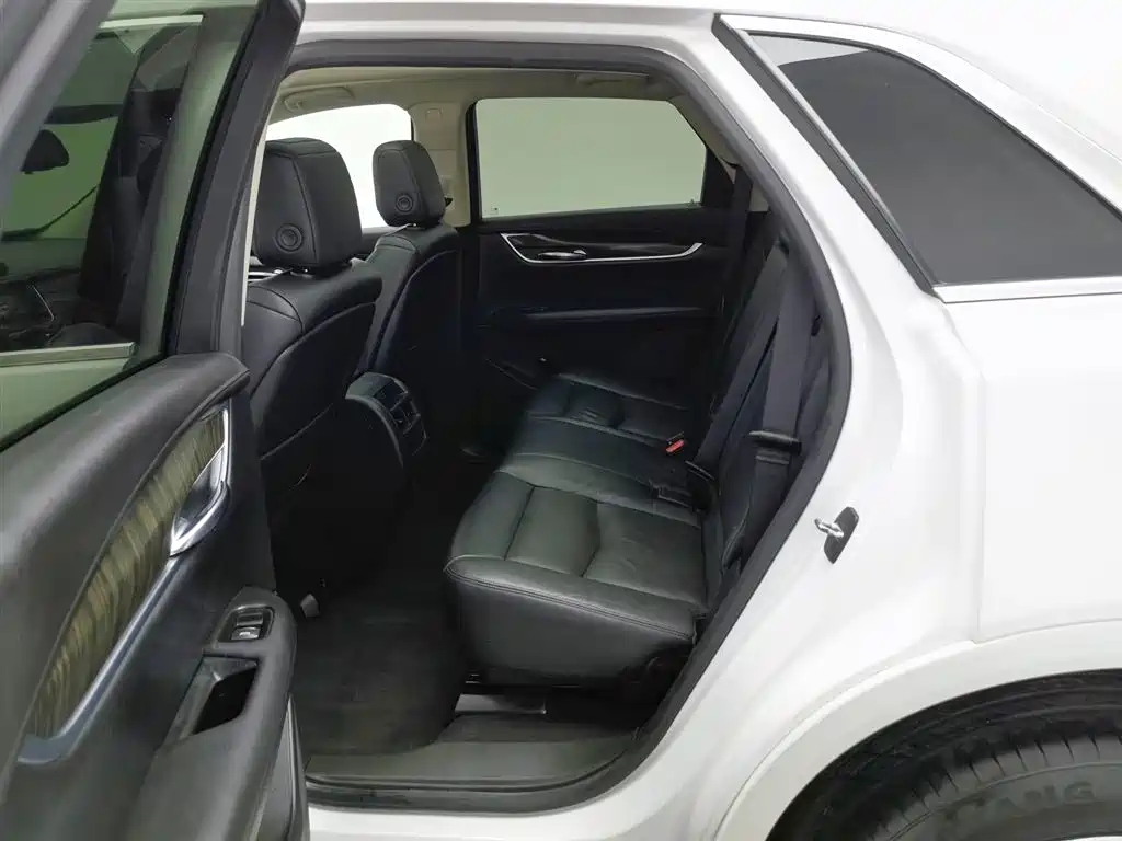 Cadillac XT5 2017 — фото 15