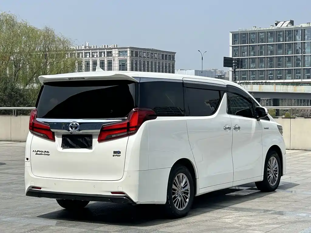 Toyota Alphard 2022 — фото 6