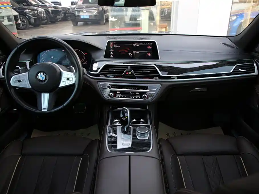 BMW 7 Series 2023 — фото 9