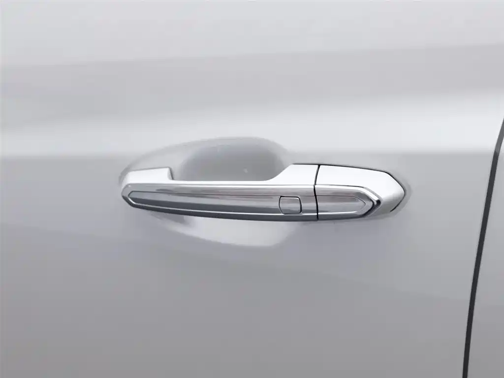 Cadillac XT5 2017 — фото 18