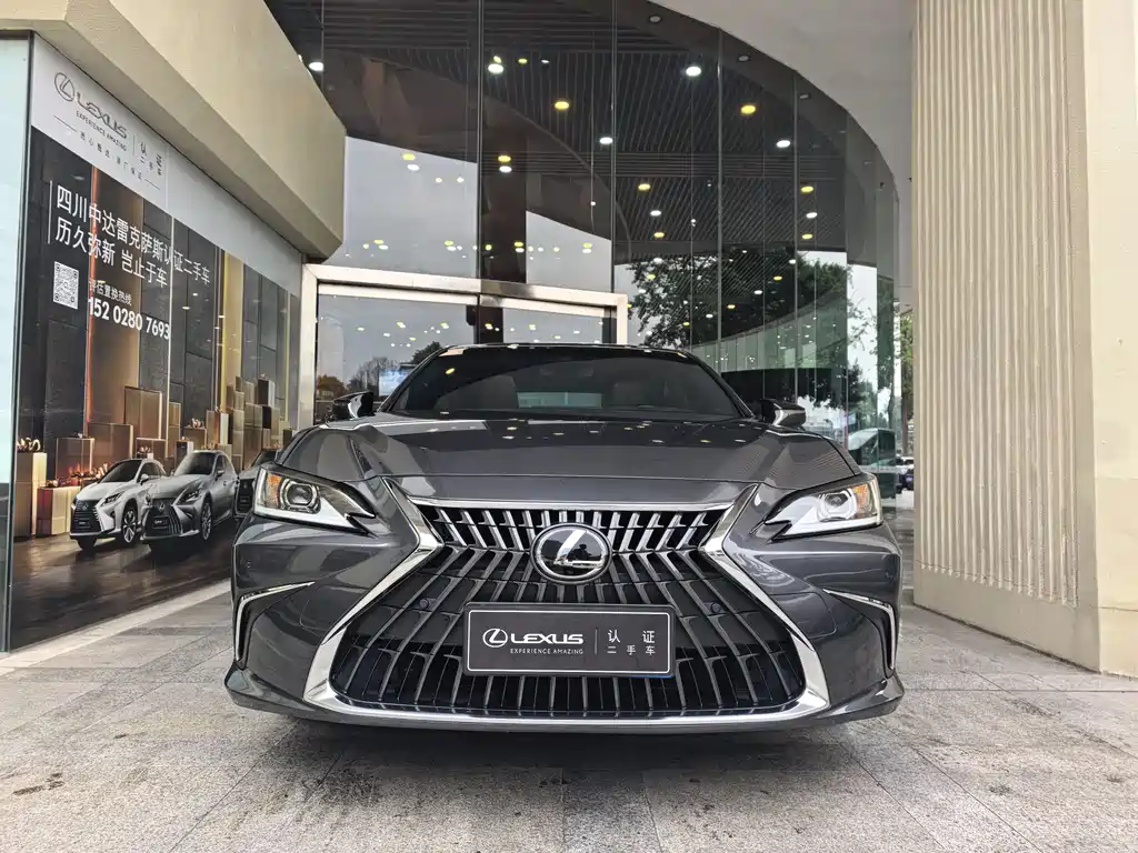 Lexus ES 2022 — фото 1