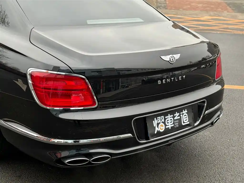 Bentley Flying Spur 2023 — фото 28