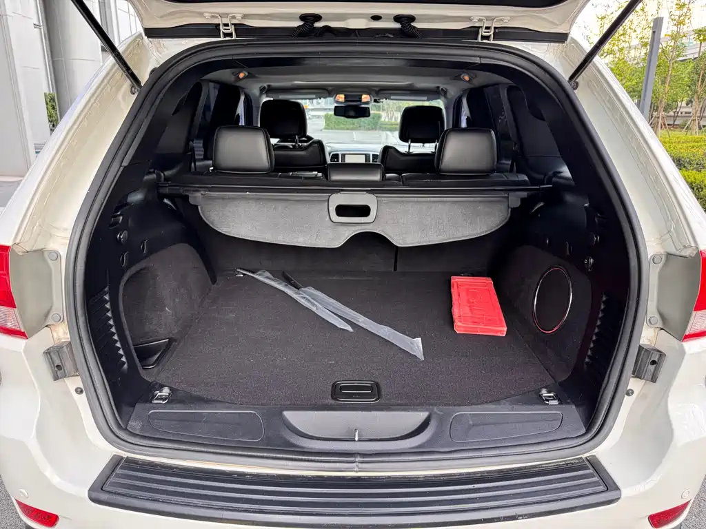 Jeep Grand Cherokee 2012 — фото 26