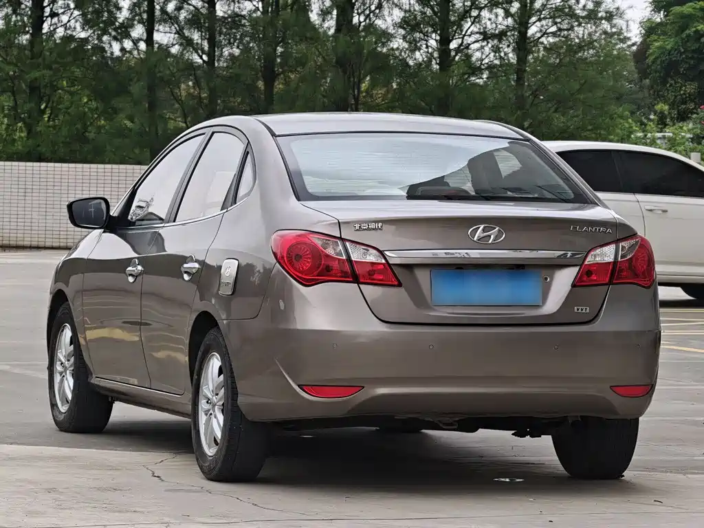Hyundai Elantra 2015 — фото 5