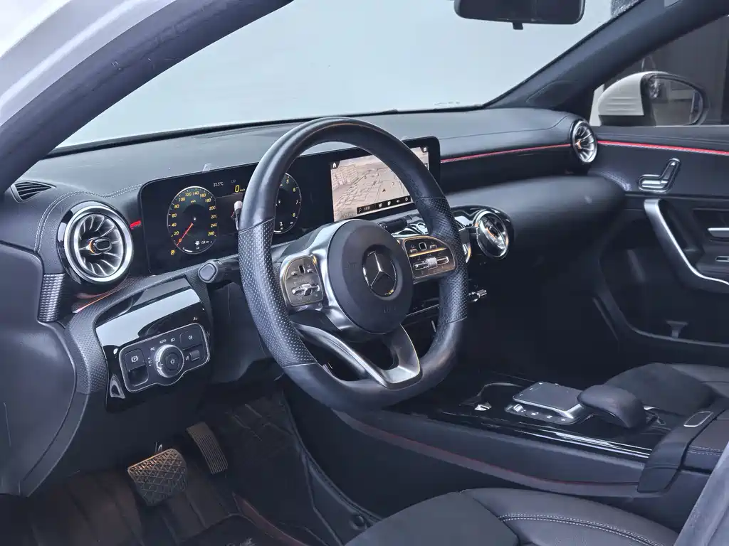 Mercedes-Benz A-Class 2023 — фото 12