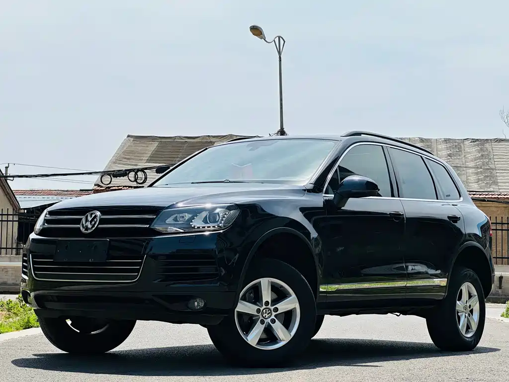 Volkswagen Touareg 2014 — фото 1