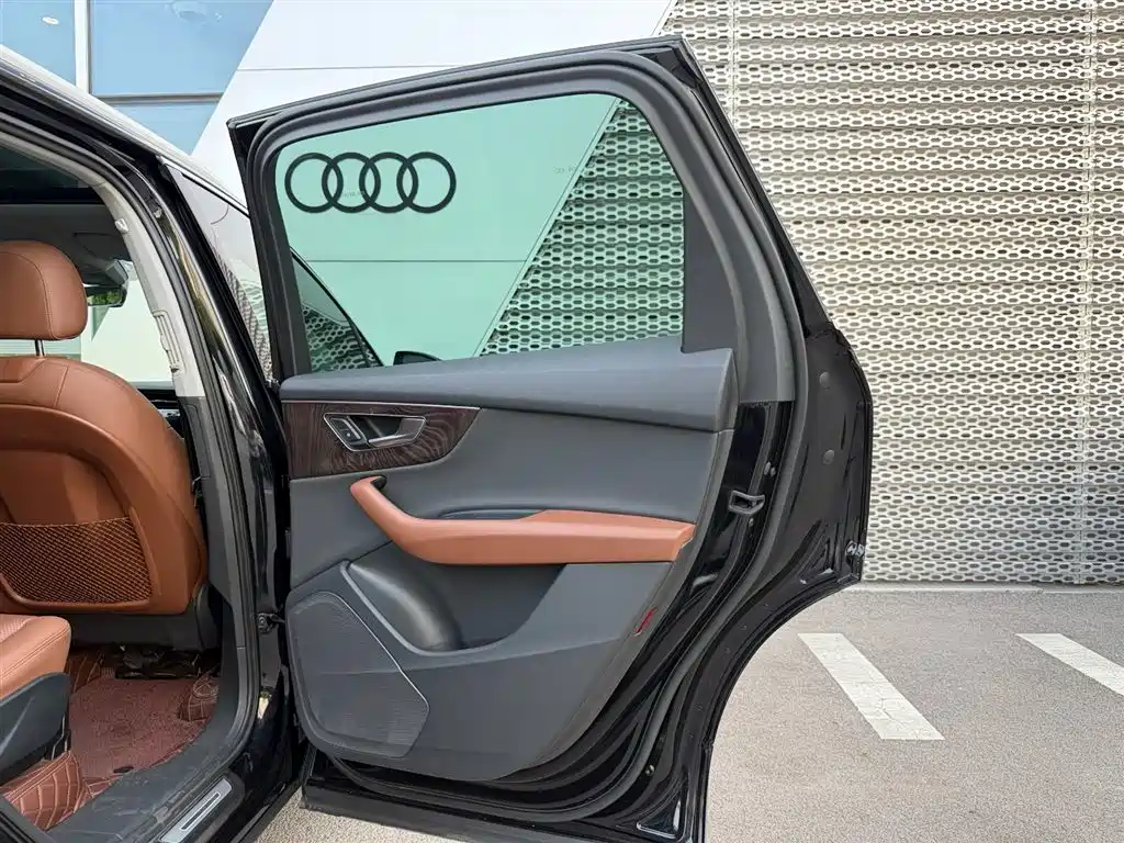 Audi Q7 2020 — фото 18