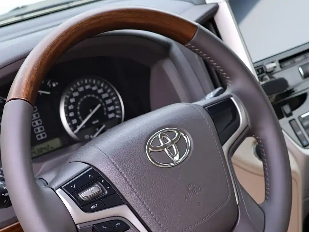 Toyota Land Cruiser 2018 — фото 3