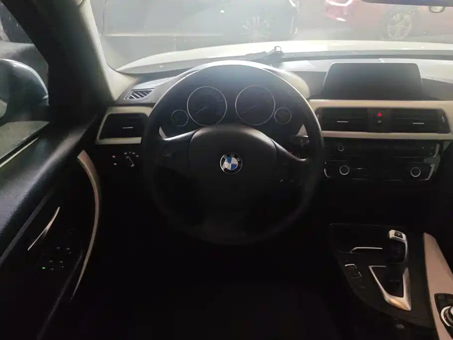 BMW 3 Series 2016 — фото 15
