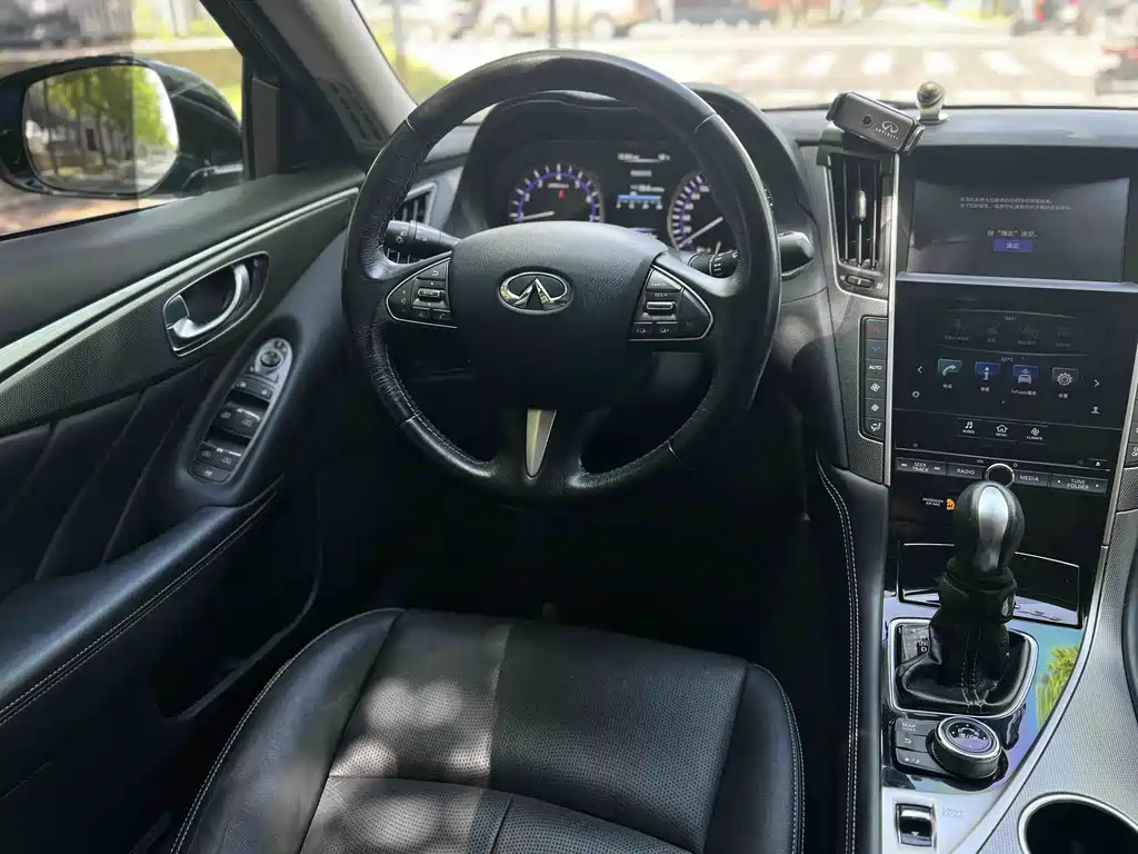 Infiniti Q50L 2017 — фото 18