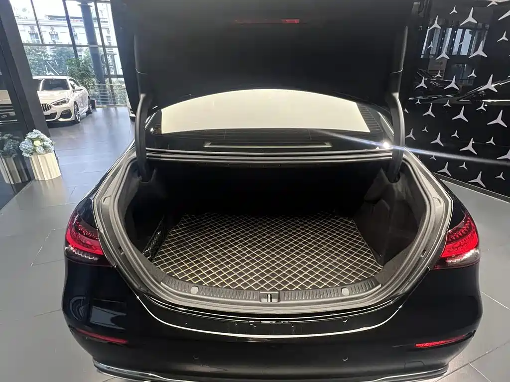 Mercedes-Benz E-Class 2022 — фото 5