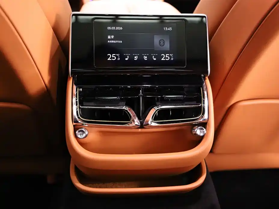 Bentley Flying Spur 2023 — фото 15