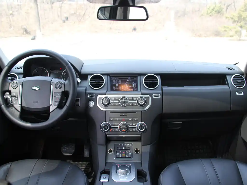 Land Rover Discovery 2014 — фото 25