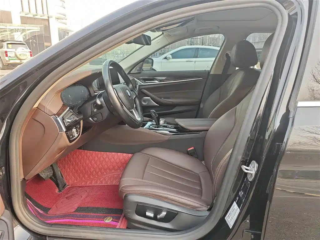 BMW 5 Series 2020 — фото 14