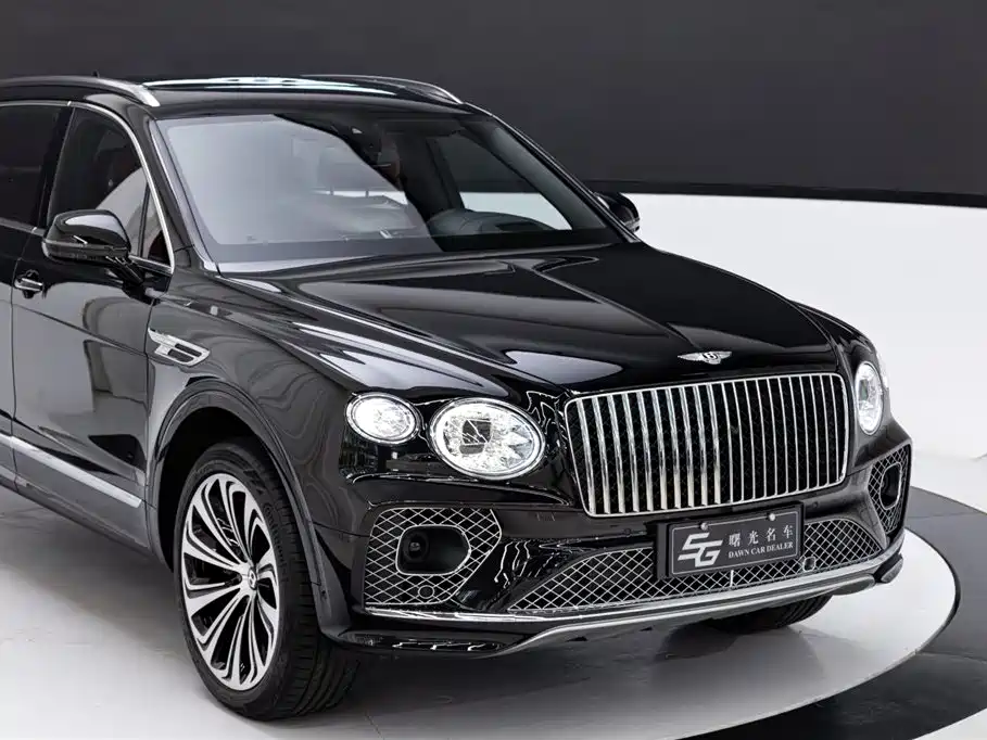 Bentley Bentayga 2023 — фото 19