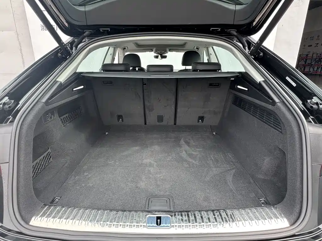 Audi Q8 2025 — фото 18