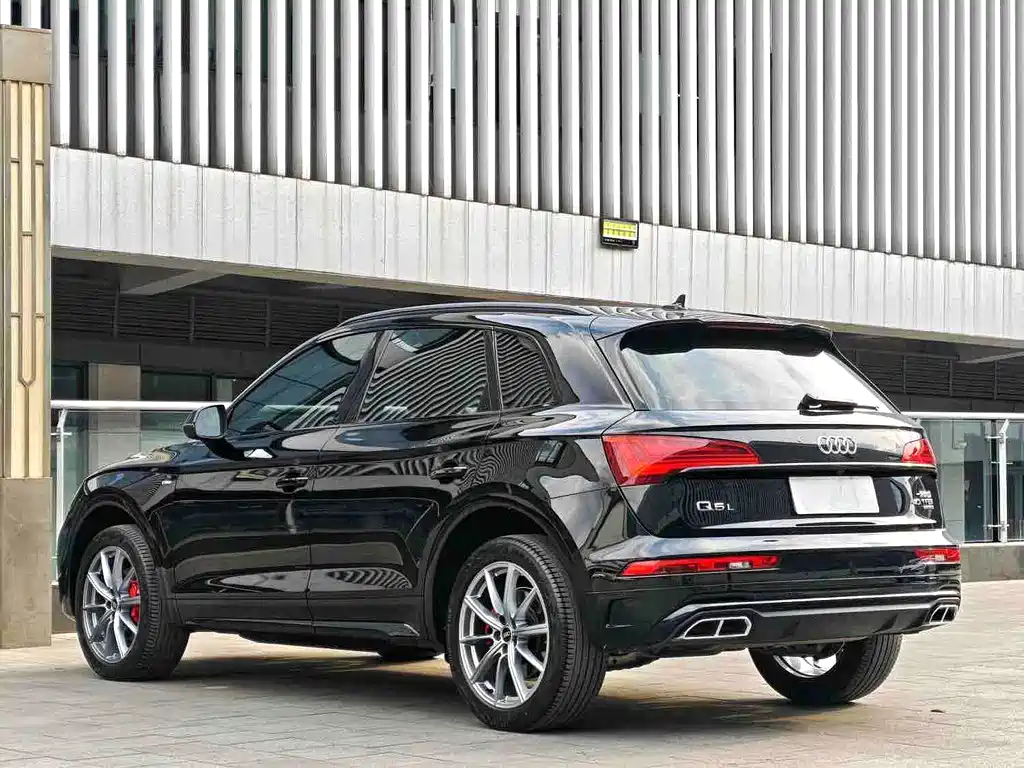 Audi Q5L 2023 — фото 17