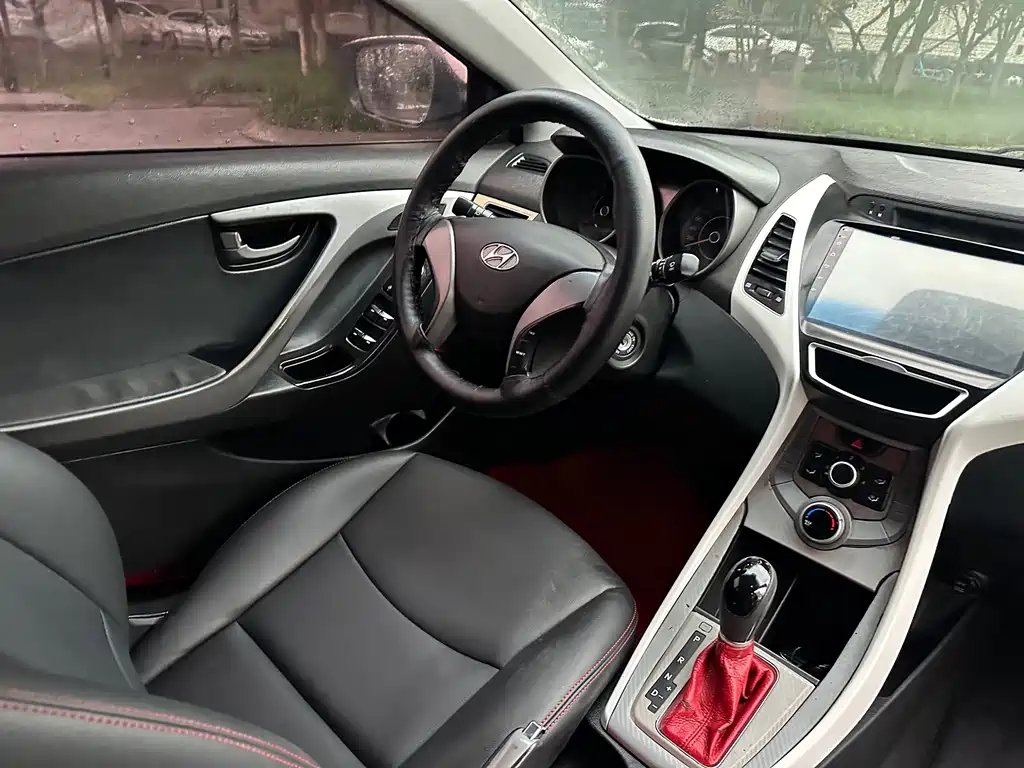 Hyundai Elantra Langdong 2015 — фото 17