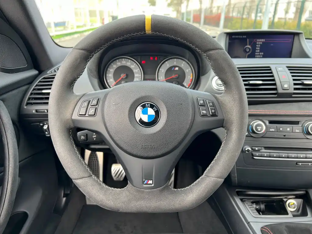 BMW 1 Series M 2012 — фото 16